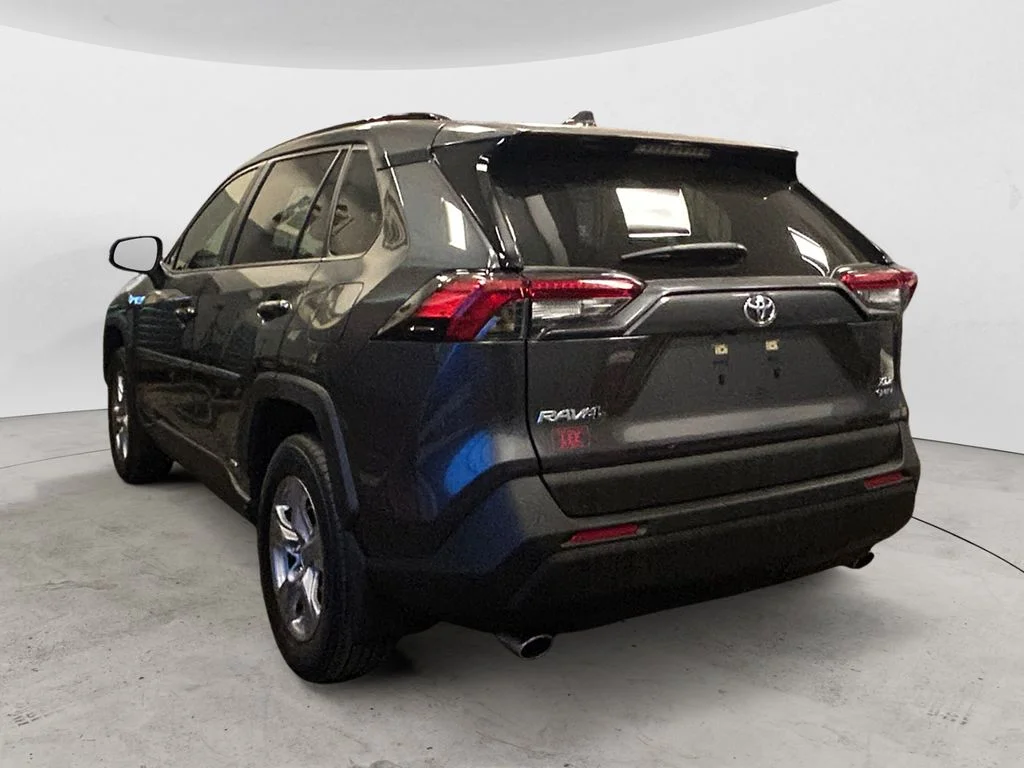 Used 2025 Magnetic Gray Toyota XLE image 3