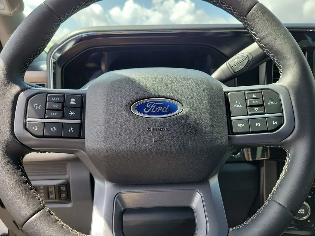 New 2026 Star White Metallic Tri-Coat Ford F-250® Lariat® image 15
