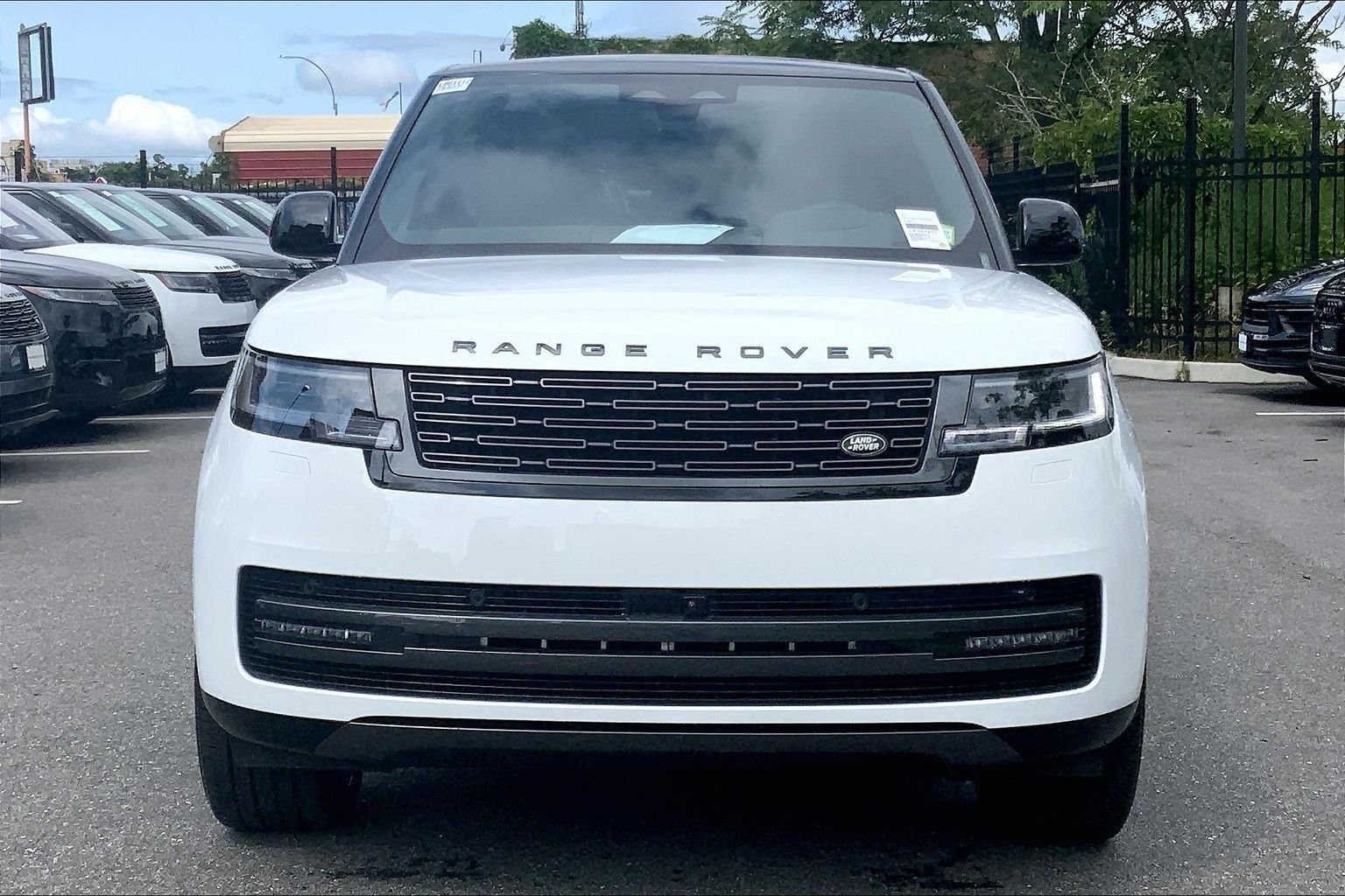 New 2026 Fuji White Land Rover SE 7 Seats image 3