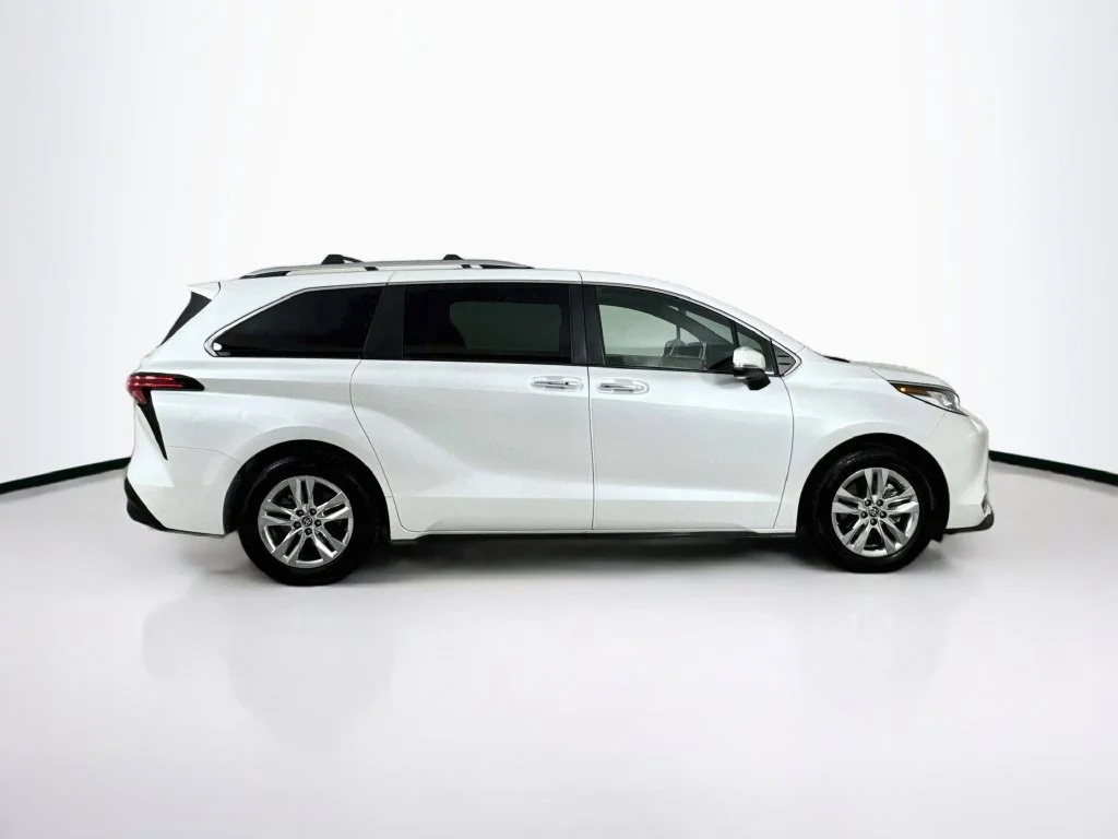 Used 2022 Wind Chill Pearl Toyota Limited image 8