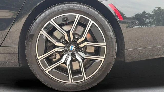 Used 2025 Black Sapphire Metallic BMW 760i xDrive image 60
