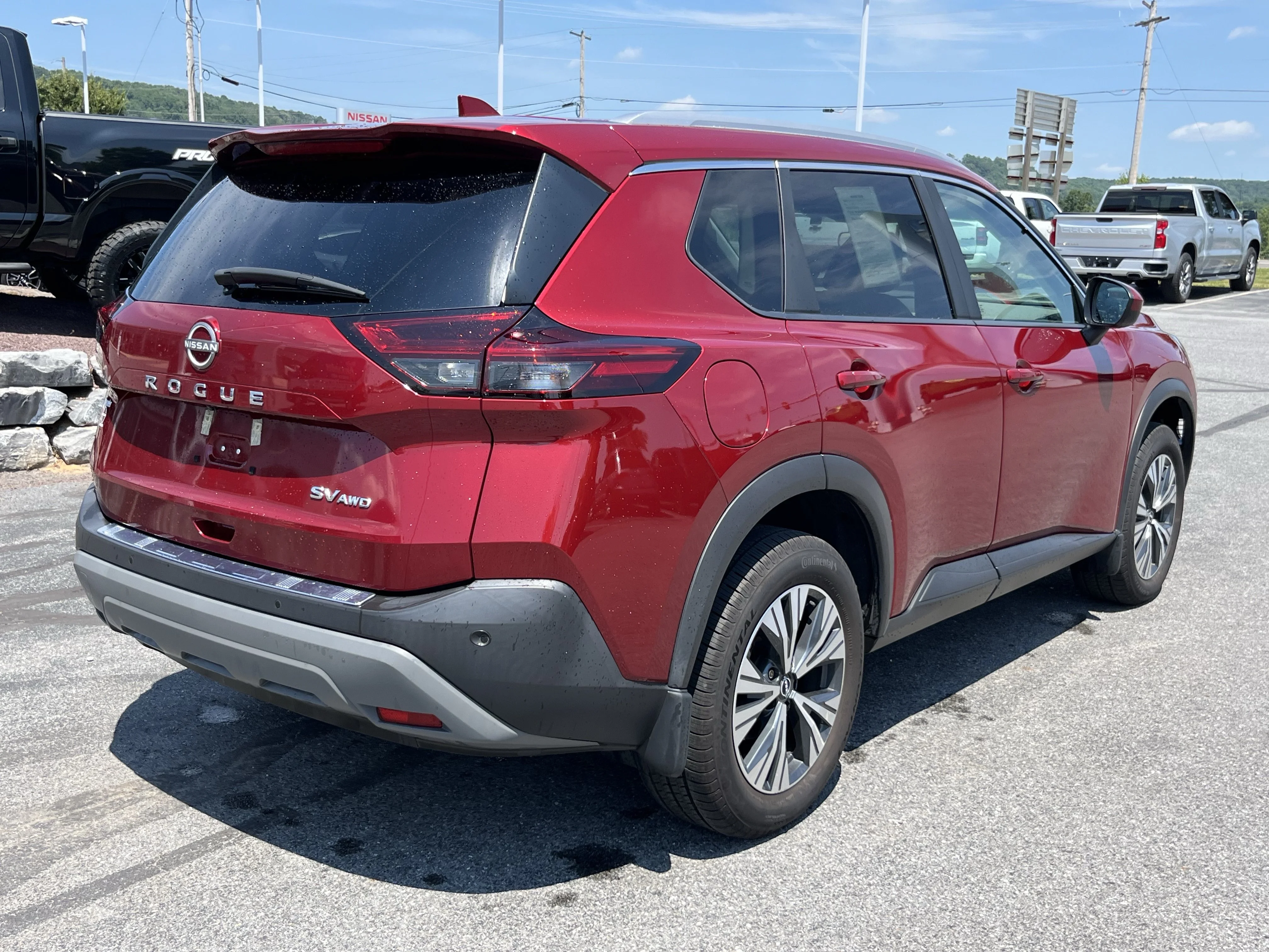 Used 2023 Scarlet Nissan SV image 5