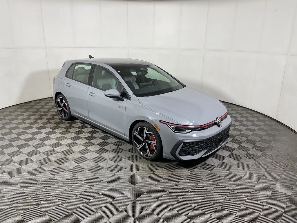 2026 Volkswagen Golf GTI 2.0T SE 4-door DSG's photo