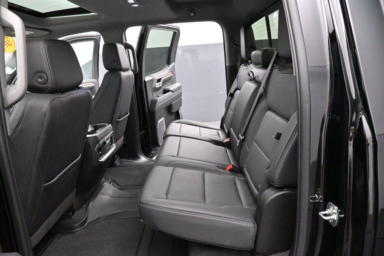 Used 2025 Onyx Black GMC Denali image 30