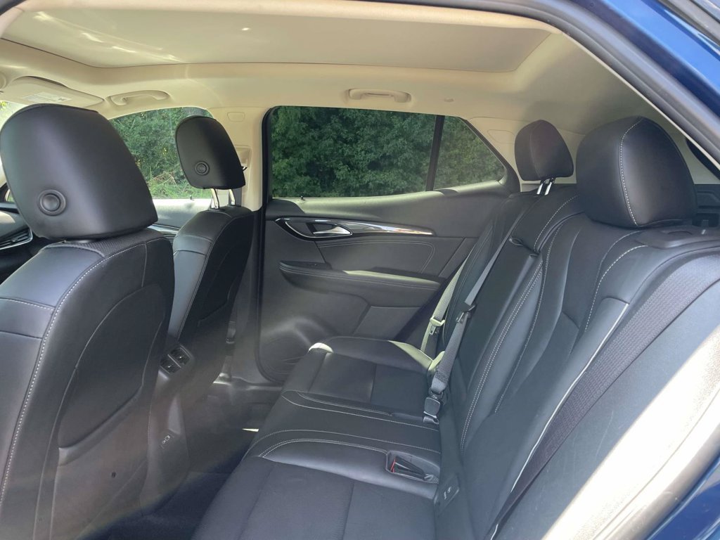 Used 2022 Blue Buick Essence image 11