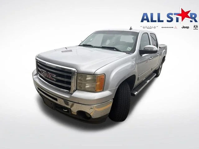 Used 2013 Silver GMC SLE image 1