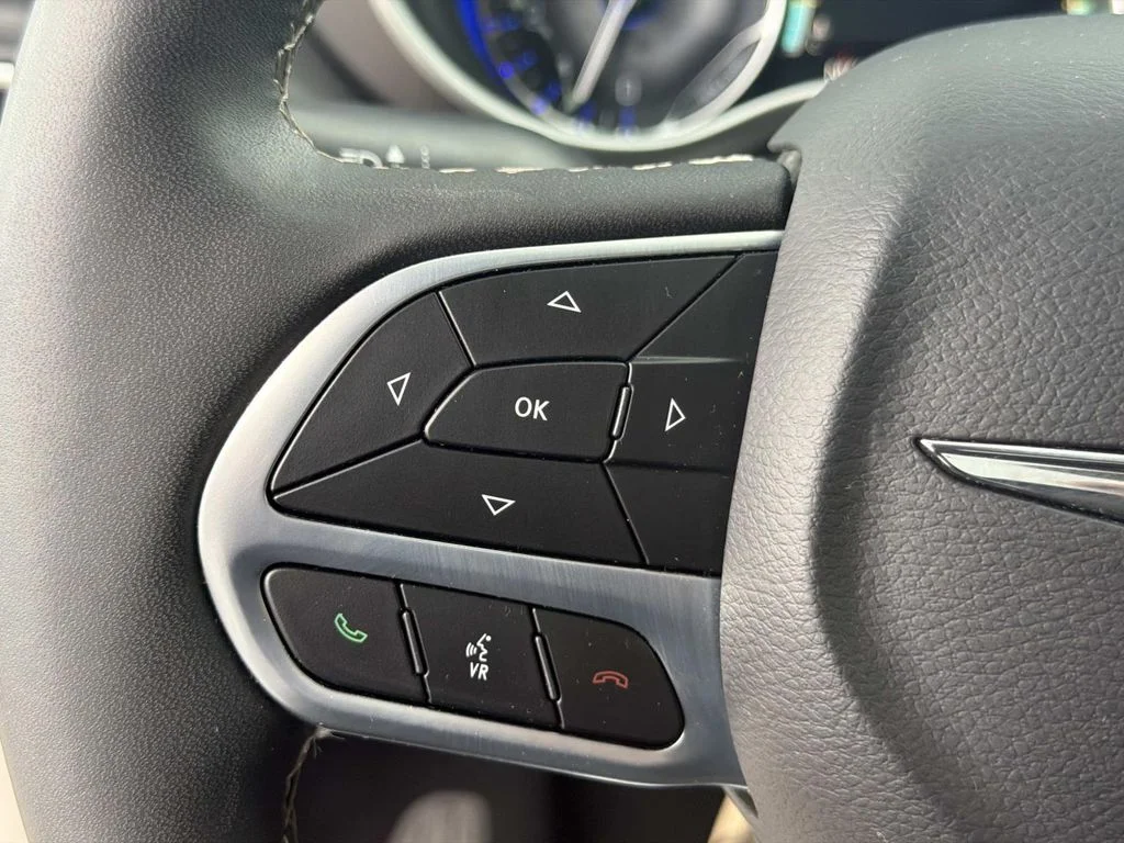 Used 2024 Silver Chrysler Touring L image 20