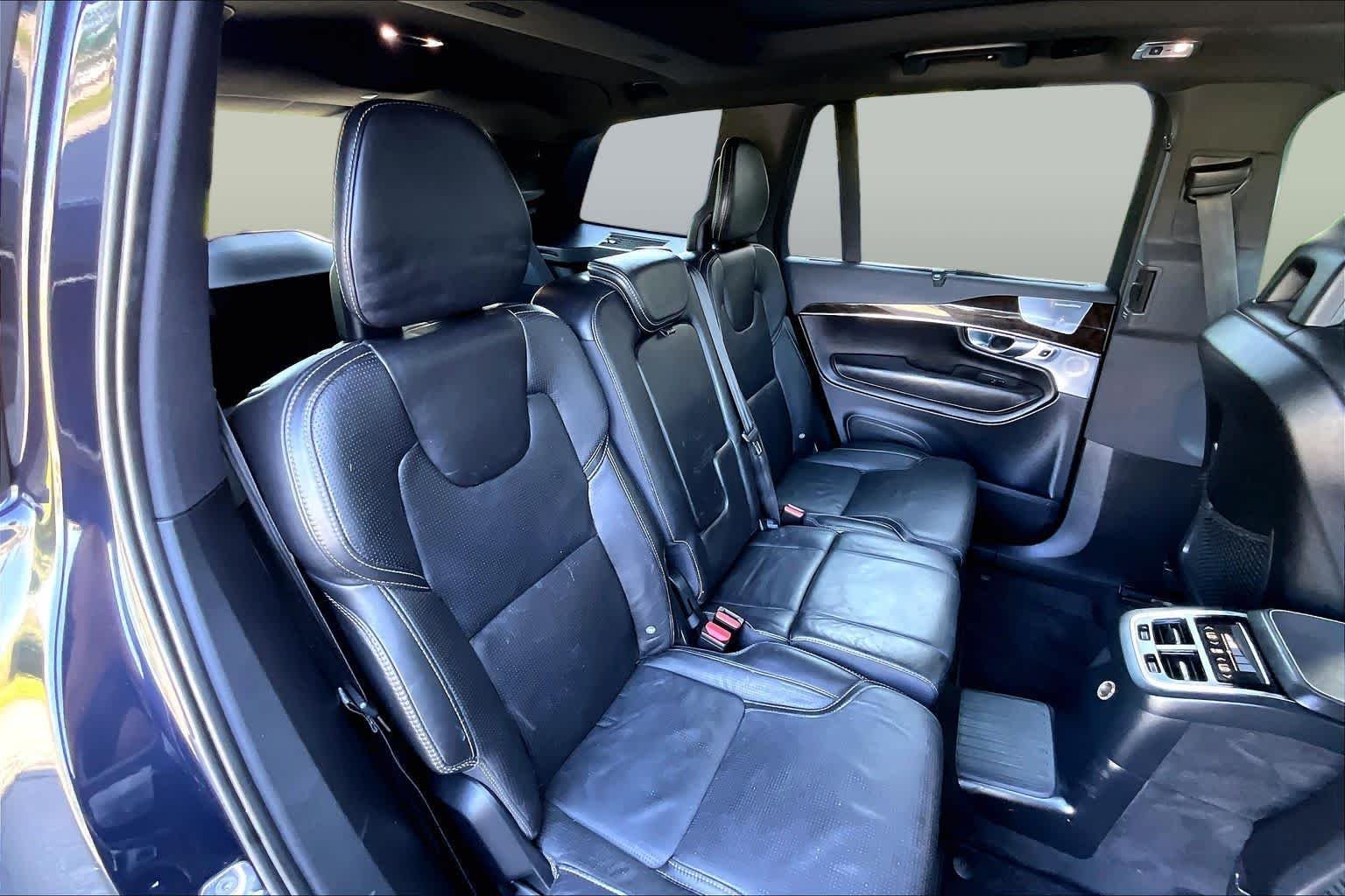 Used 2017 Magic Blue Metallic Volvo Inscription image 20