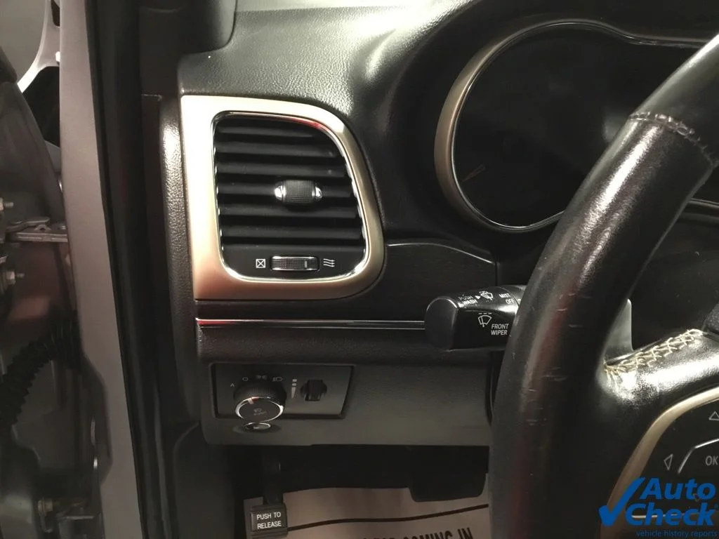 Used 2016 Silver Jeep Limited image 23