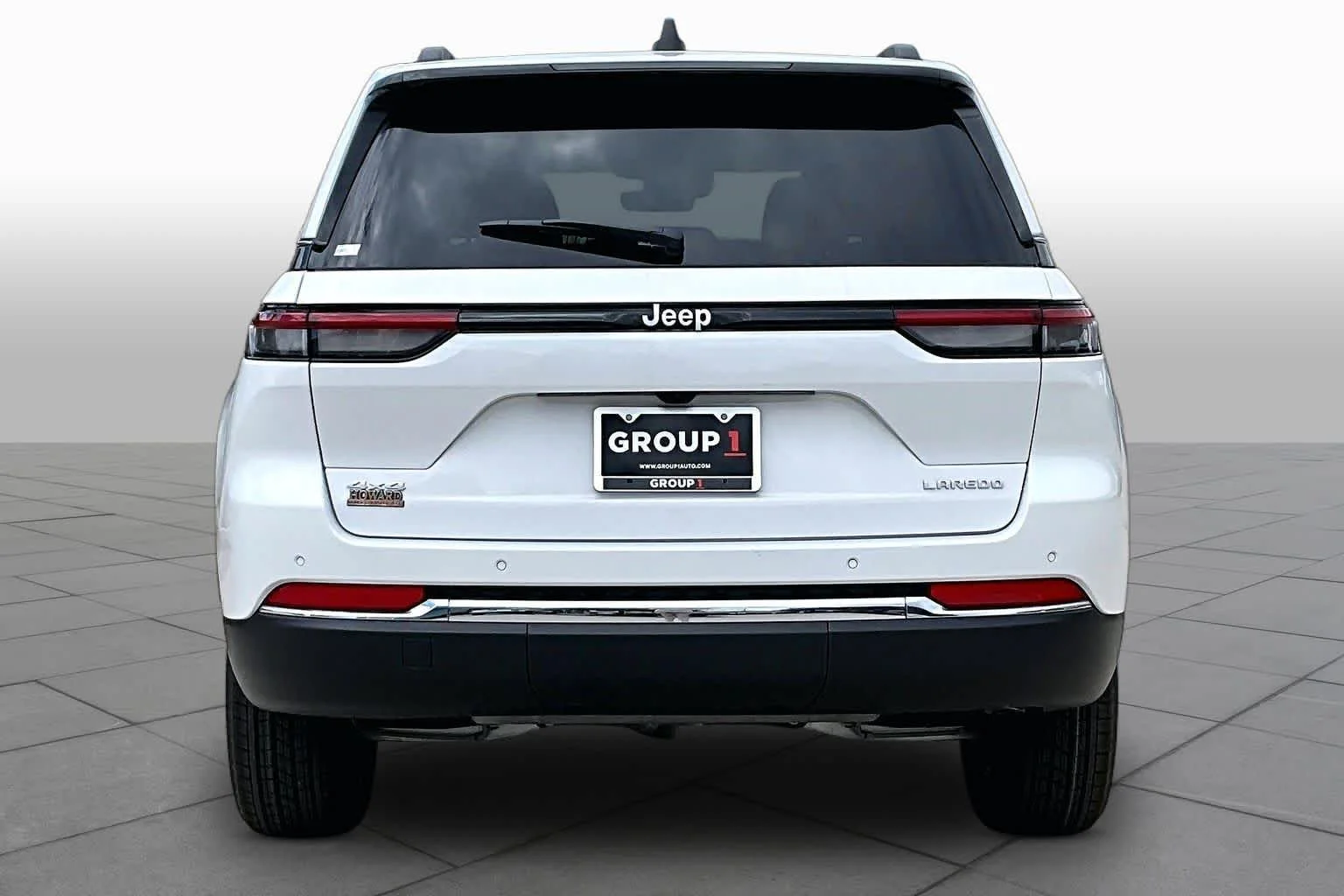 New 2026 Bright White Clear-Coat Exterior Paint Jeep Laredo image 5
