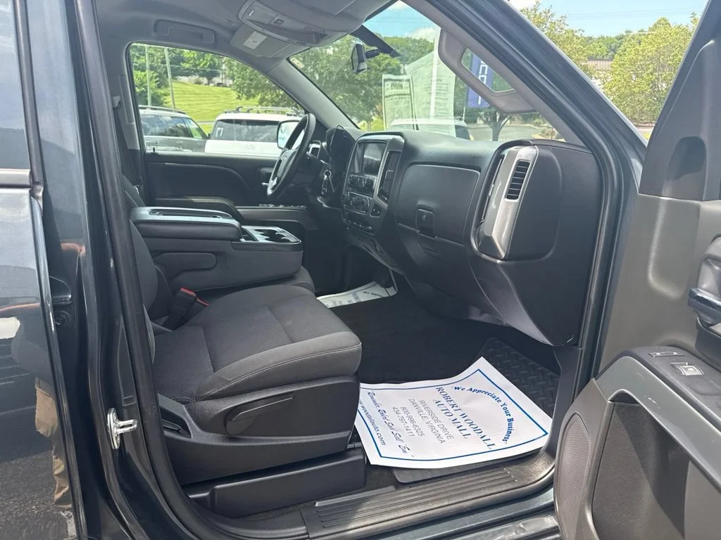 Used 2017 GRAPHITE METALLIC Chevrolet LT image 11