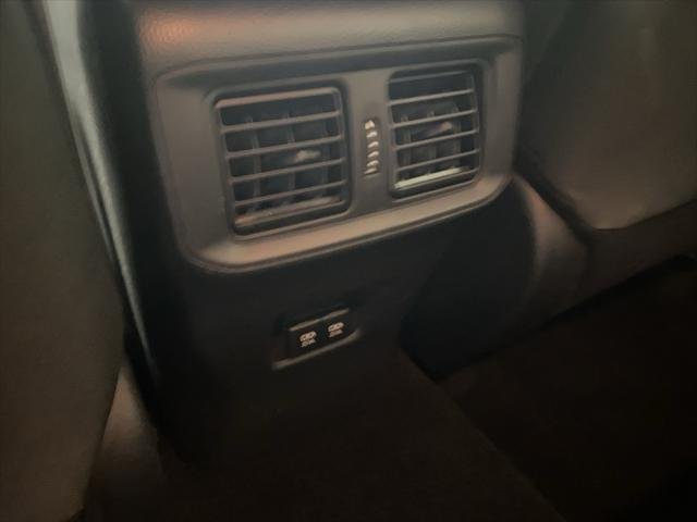 2020 Toyota RAV4 XLE - Photo 17