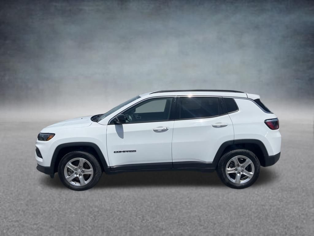 Used 2024 White Jeep Latitude image 2
