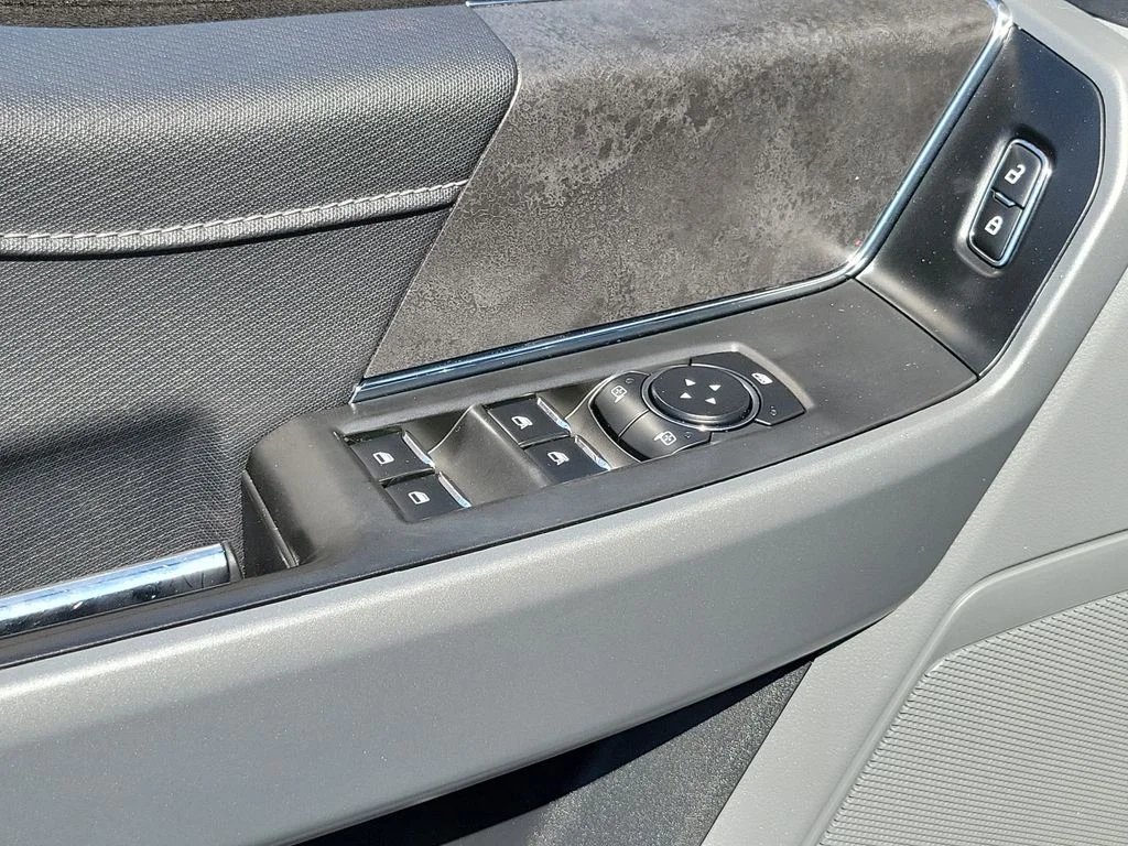 Used 2024 Black Metallic Ford XLT image 16