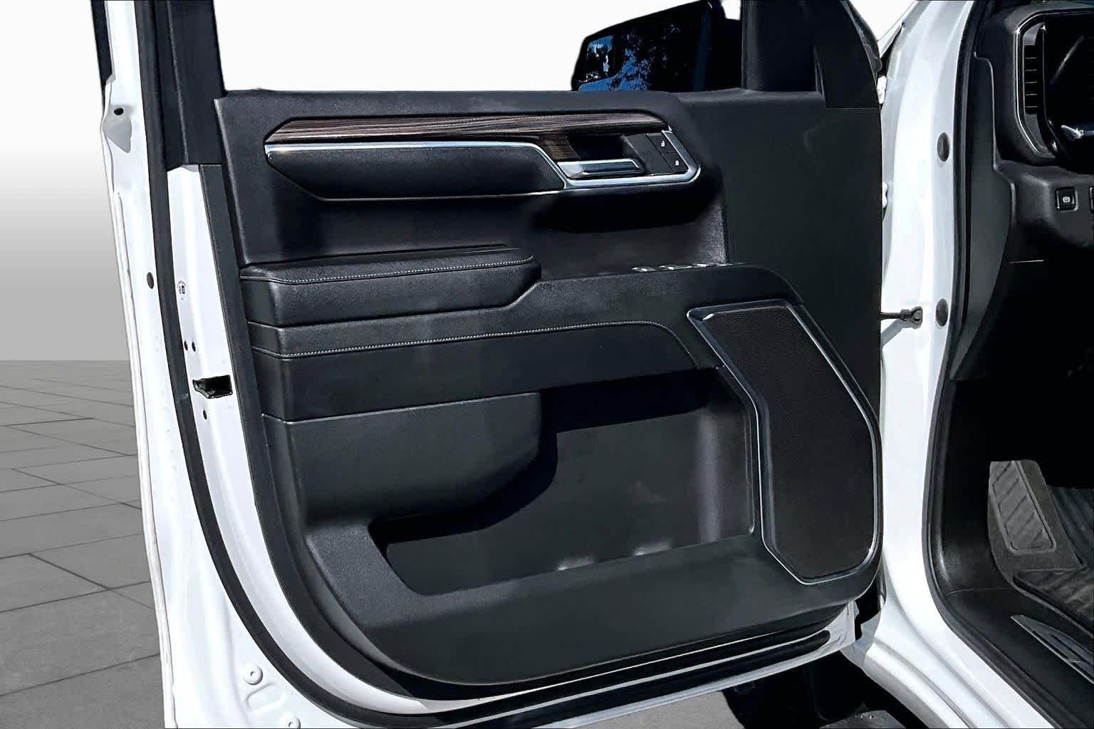 Used 2023 Summit White Chevrolet LT image 26