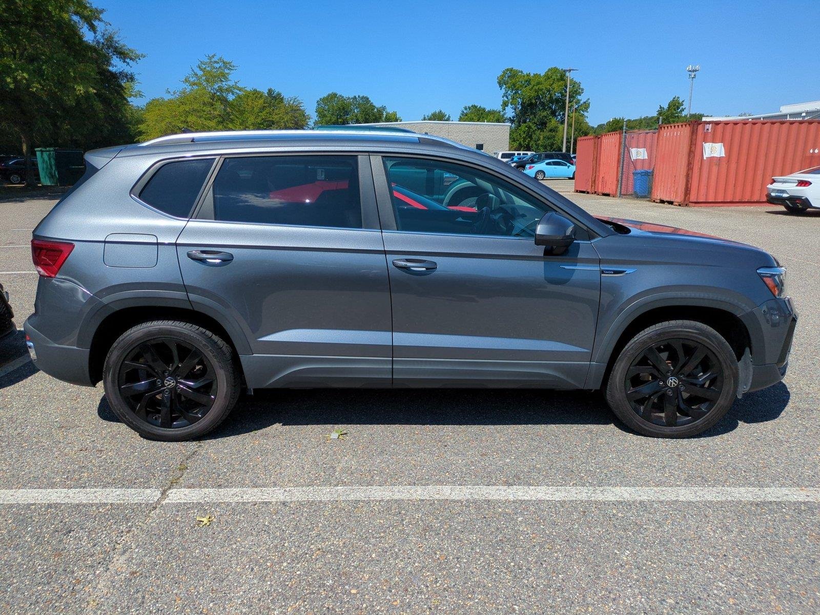 Used 2022 Platinum Gray Metallic Volkswagen SE image 5