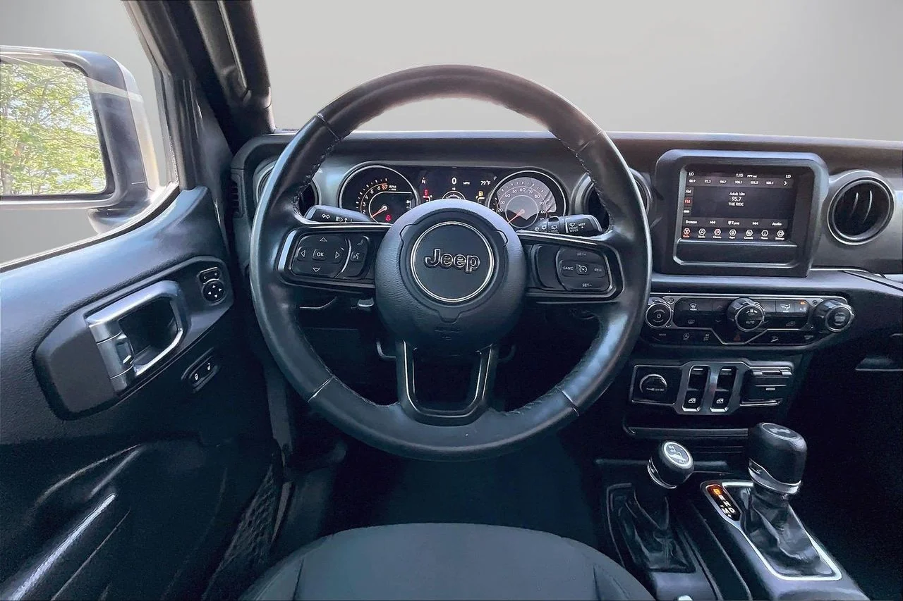 Used 2021 Gray Jeep Sport S image 11