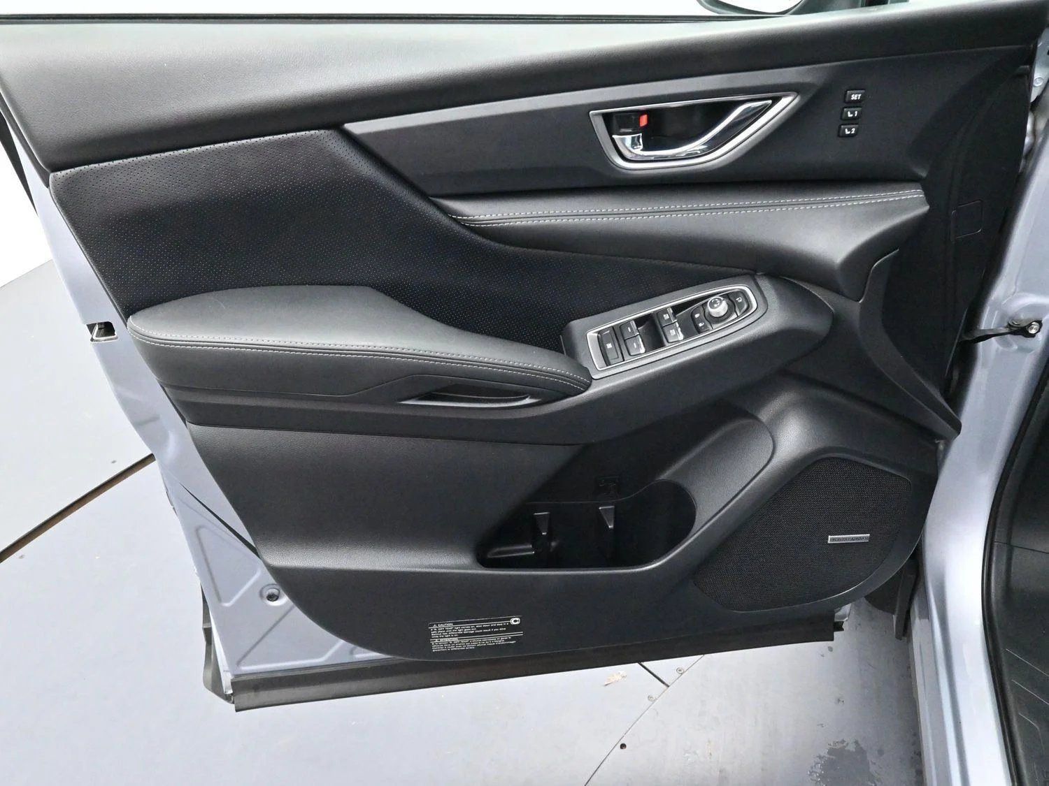 Used 2023 Ice Silver Metallic Subaru Limited image 11