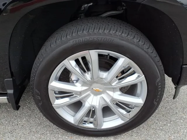 Used 2025 Black Chevrolet High Country image 3