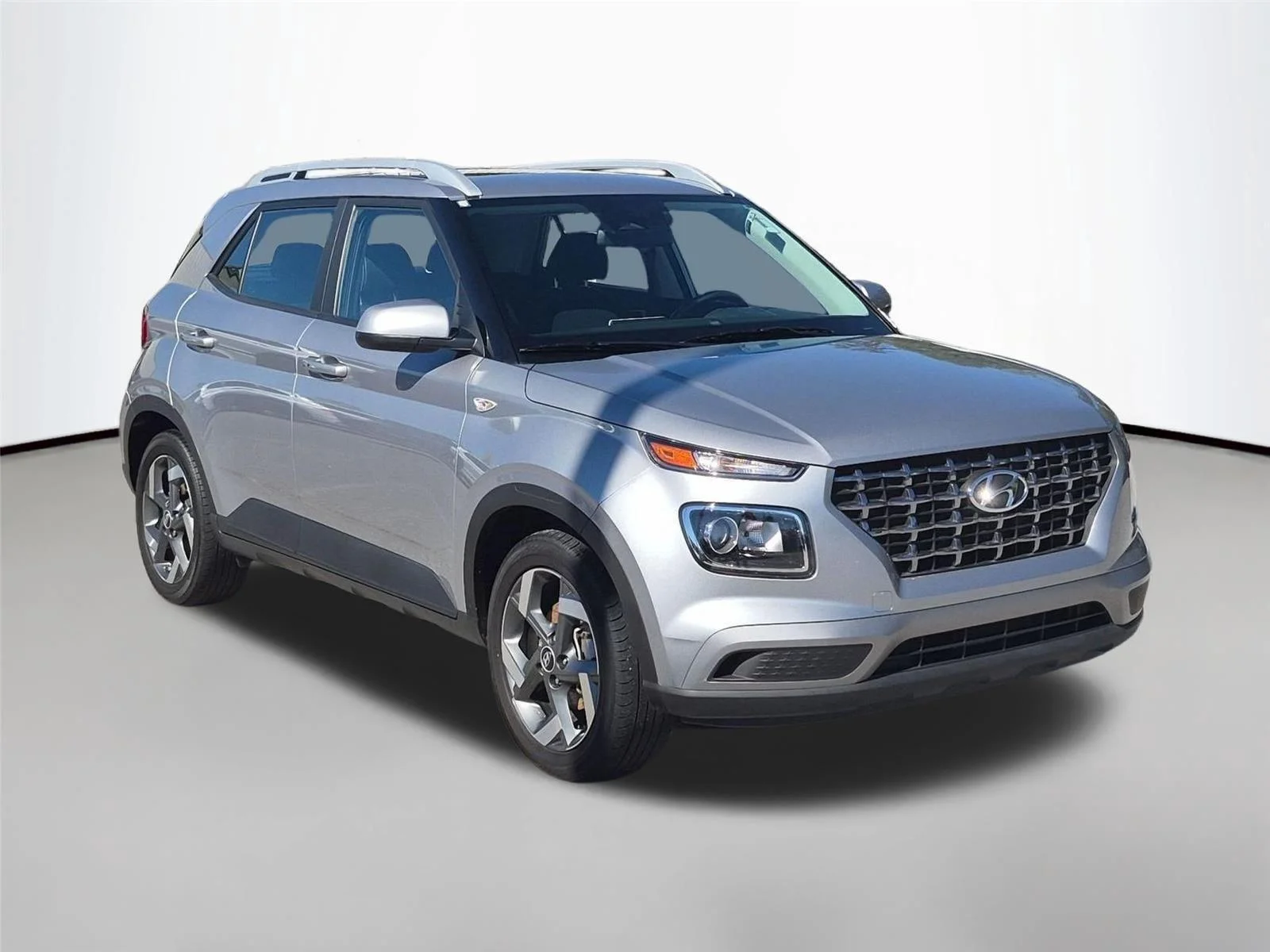 Used 2024 Shimmering Silver Hyundai SEL image 7