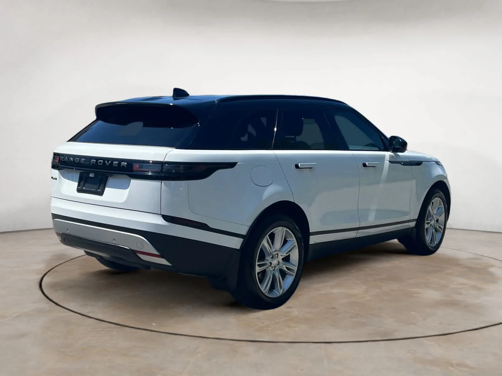 Certified Used 2026 Fuji White Land Rover S image 5