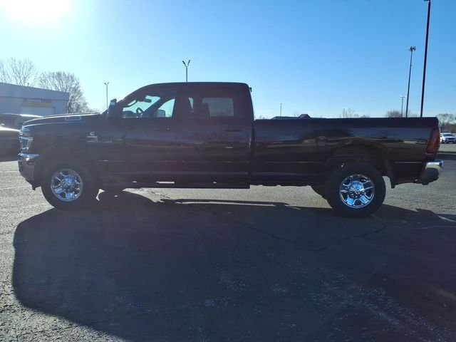 New 2026 Diamond Black Crystal Pearl-Coat Exterior Paint RAM Tradesman image 4