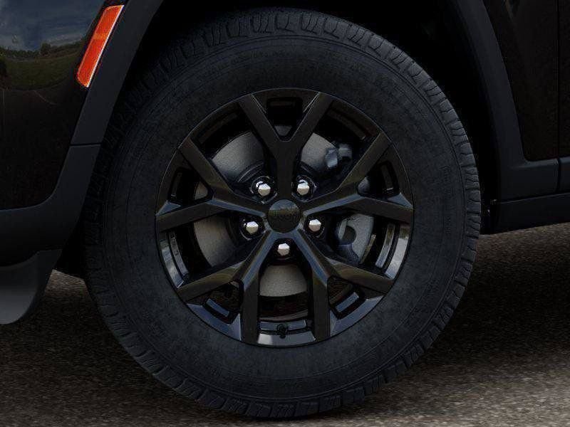 New 2026 Diamond Black Crystal Pearl-Coat Exterior Paint Jeep Altitude image 37
