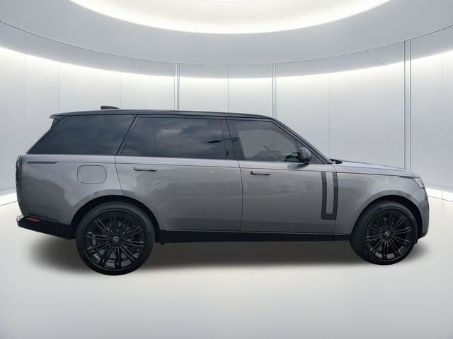 Used 2025 Eiger Grey Metallic Land Rover SE image 6