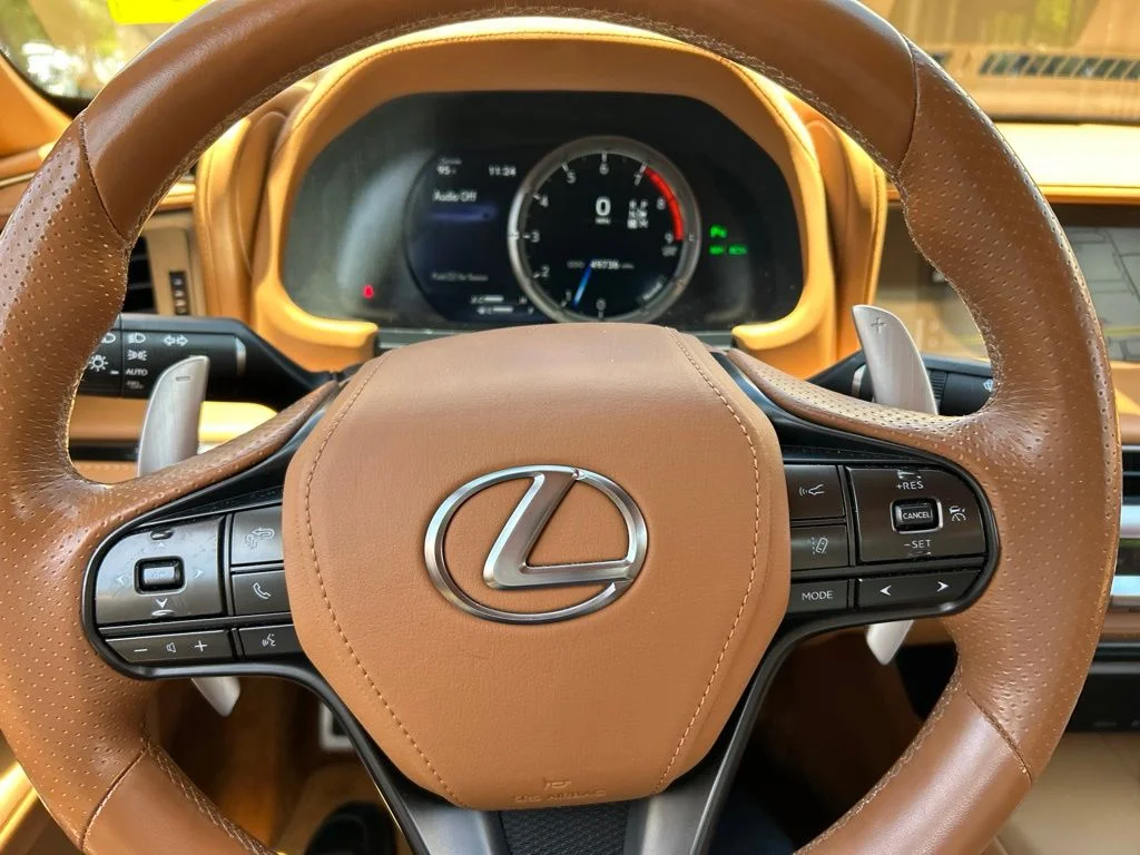 Used 2021 White Lexus 500 image 25