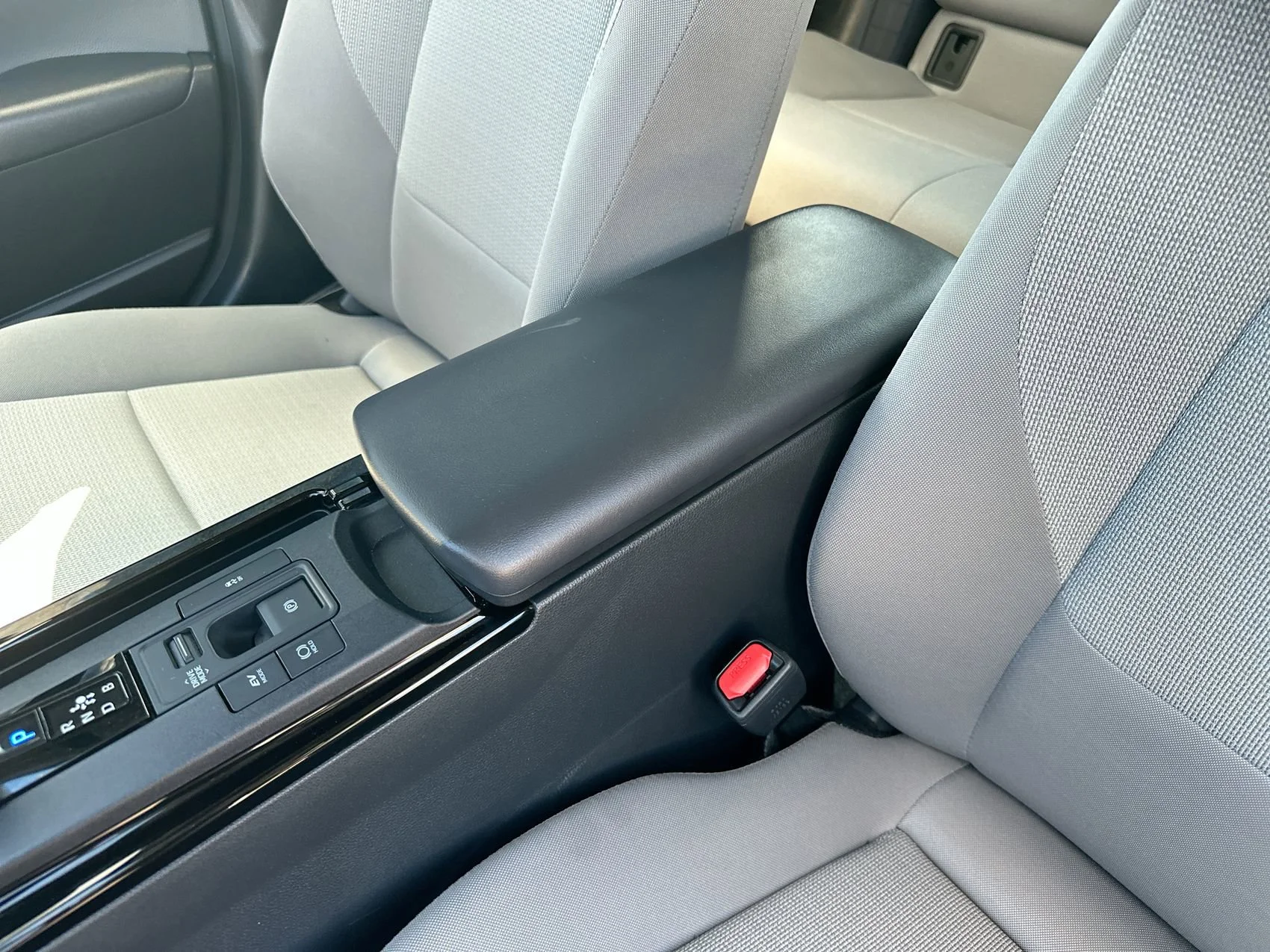 2025 Toyota Prius LE - Photo 20
