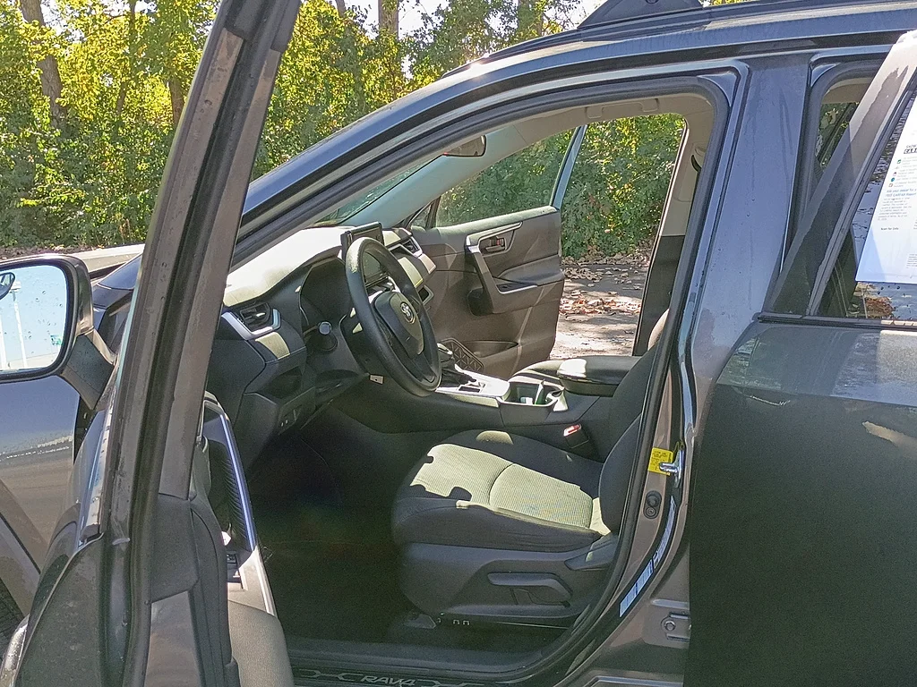 Used 2020 Magnetic Gray Metallic Toyota LE image 11