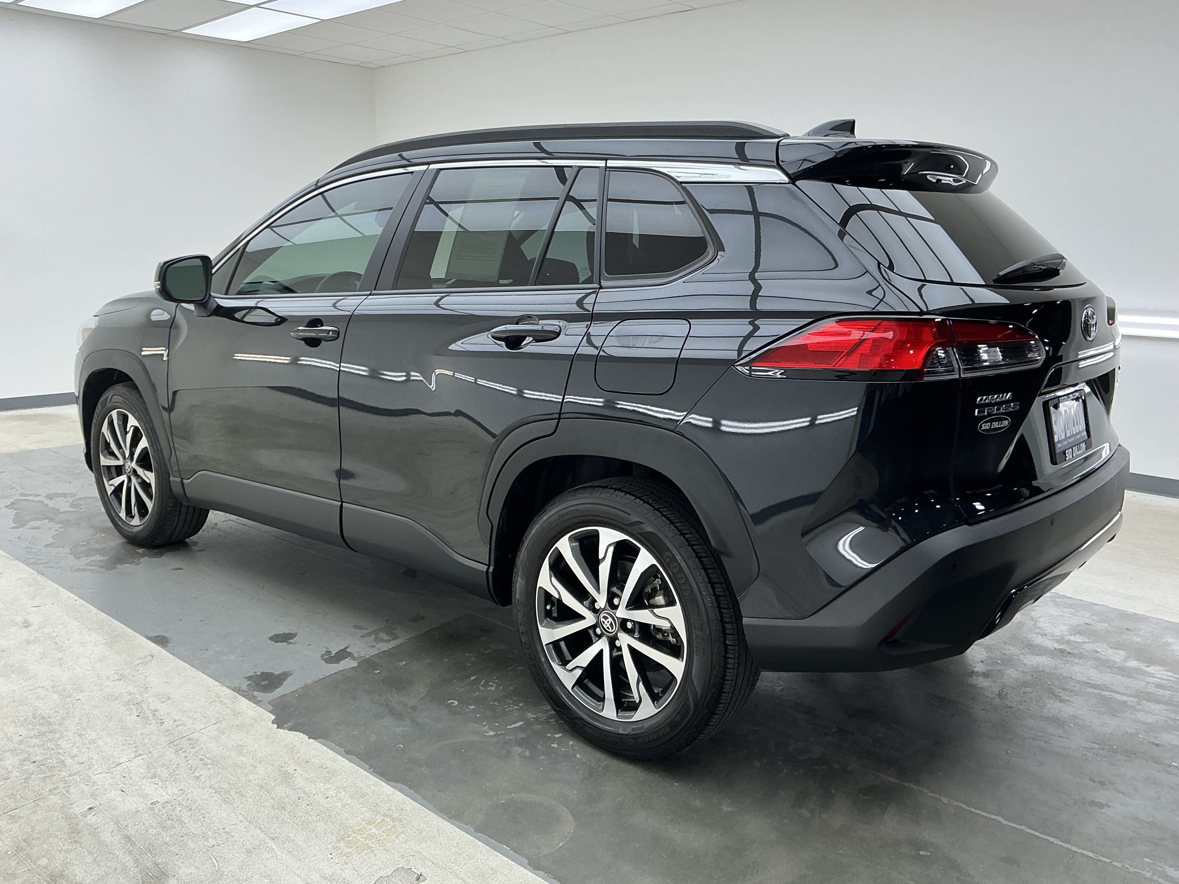 2025 Toyota Corolla Cross XLE - Photo 6