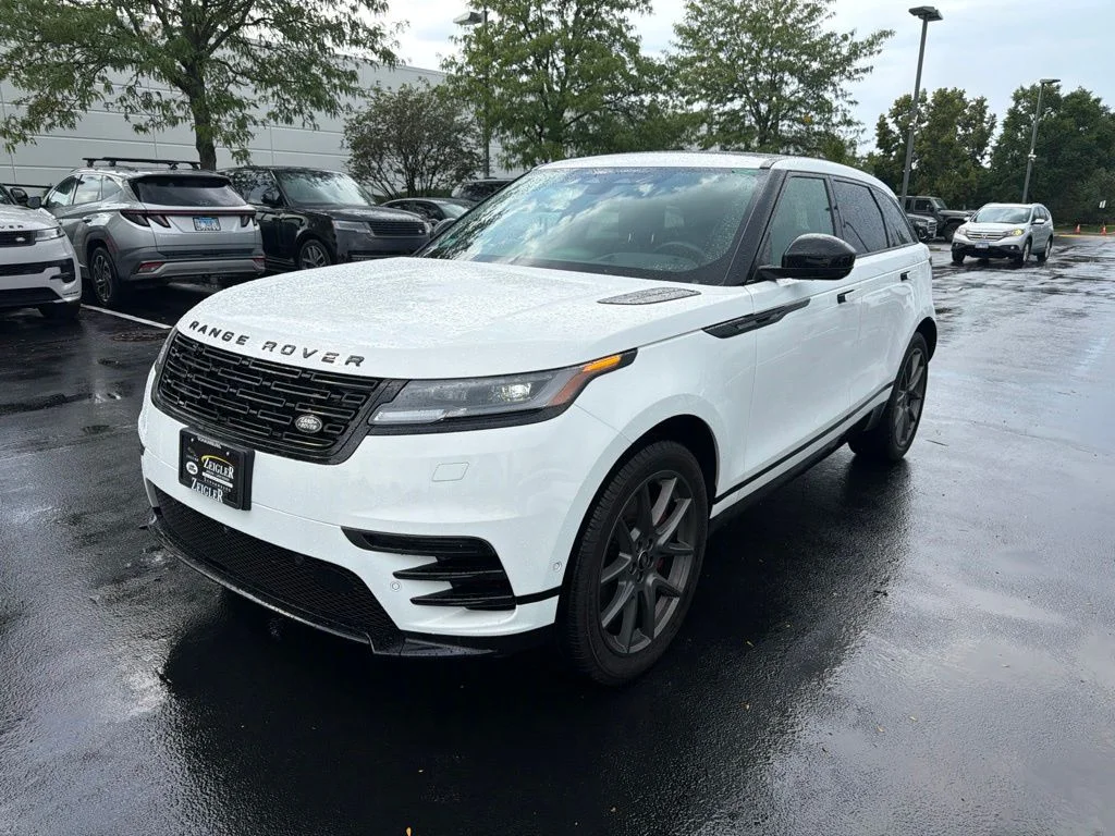 Used 2025 White Land Rover Dynamic HSE image 1
