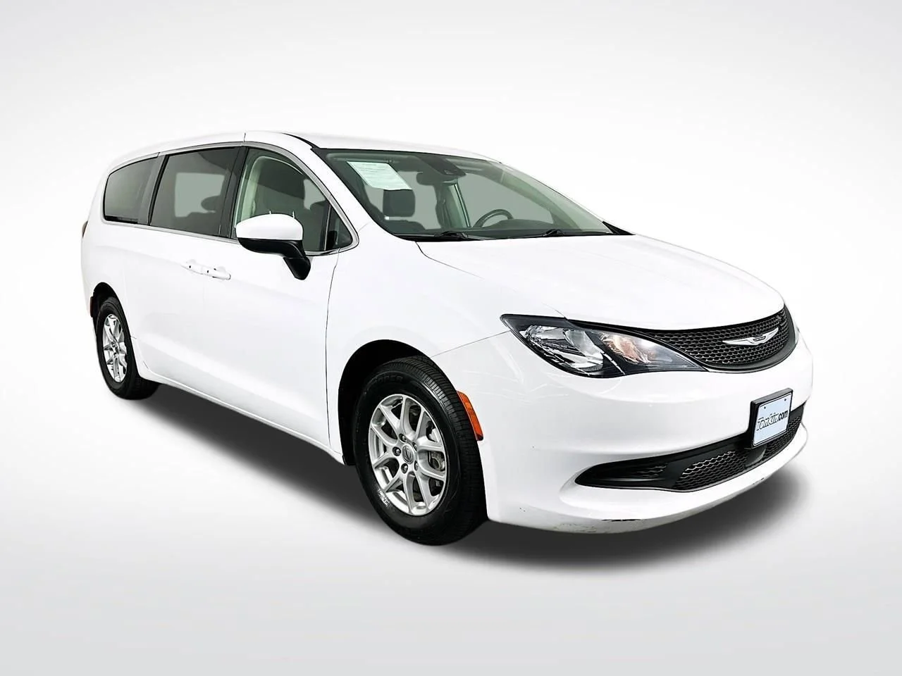 2023 Chrysler Voyager LX's photo