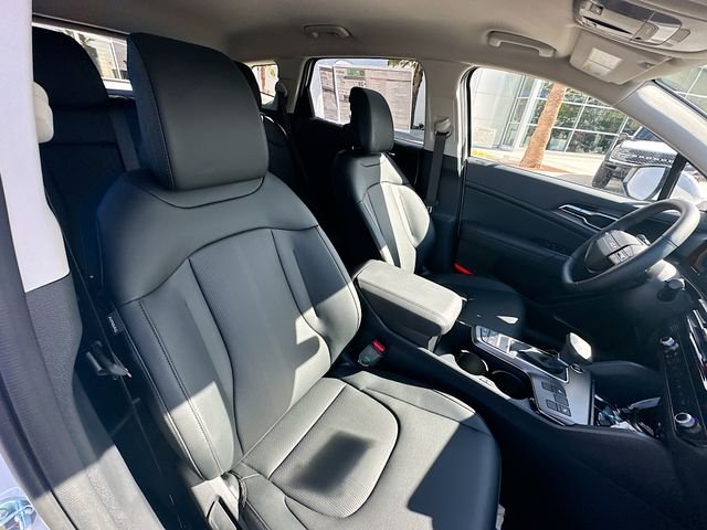 Used 2026 Glacial White Pearl Kia EX image 27