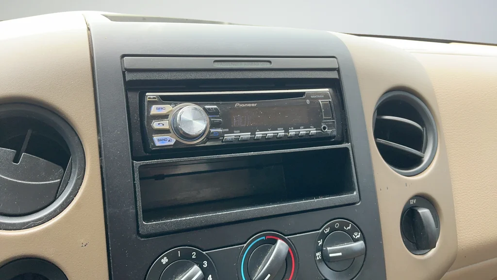 Used 2004 Beige Ford XL image 7