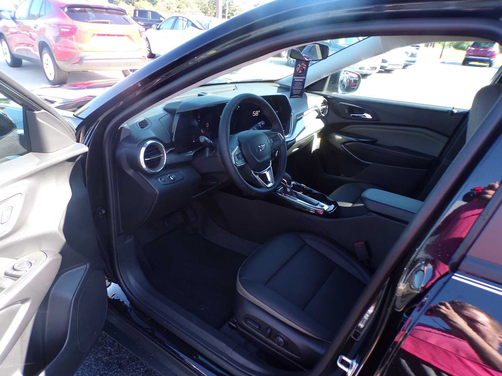 New 2026 Mosaic Black Metallic Chevrolet ACTIV image 9