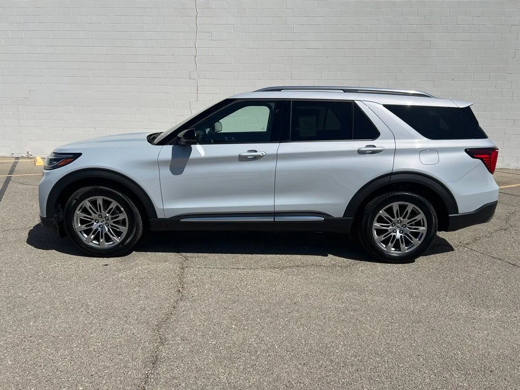 New 2026 Space White Metallic Ford Platinum™ image 3