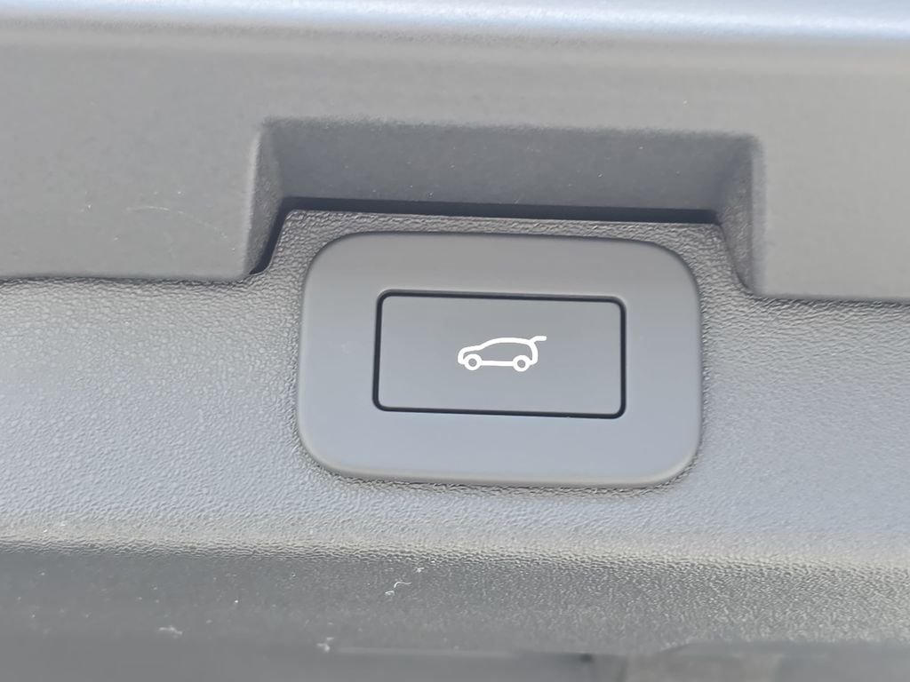 New 2026 Carpathian Grey Land Rover Tempest Edition image 14