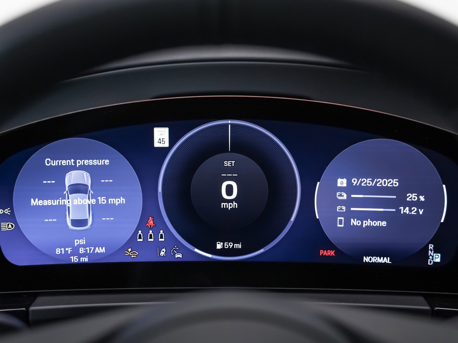 2025 Porsche Macan Turbo Electric - Photo 17