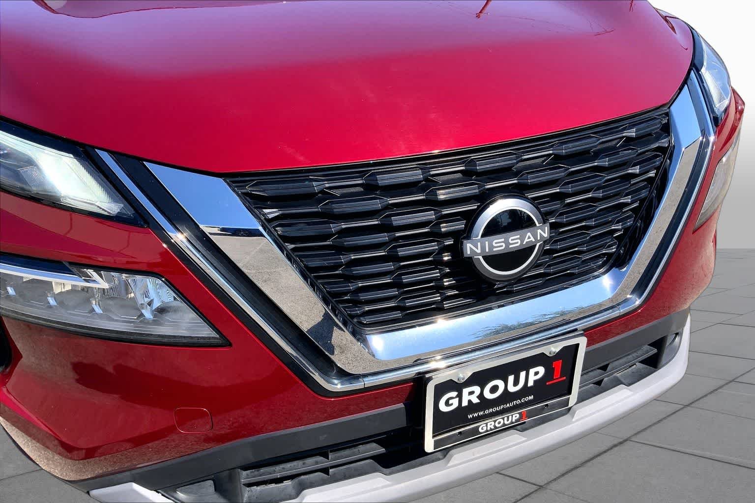 Used 2023 Scarlet Ember Tintcoat Nissan SV image 30