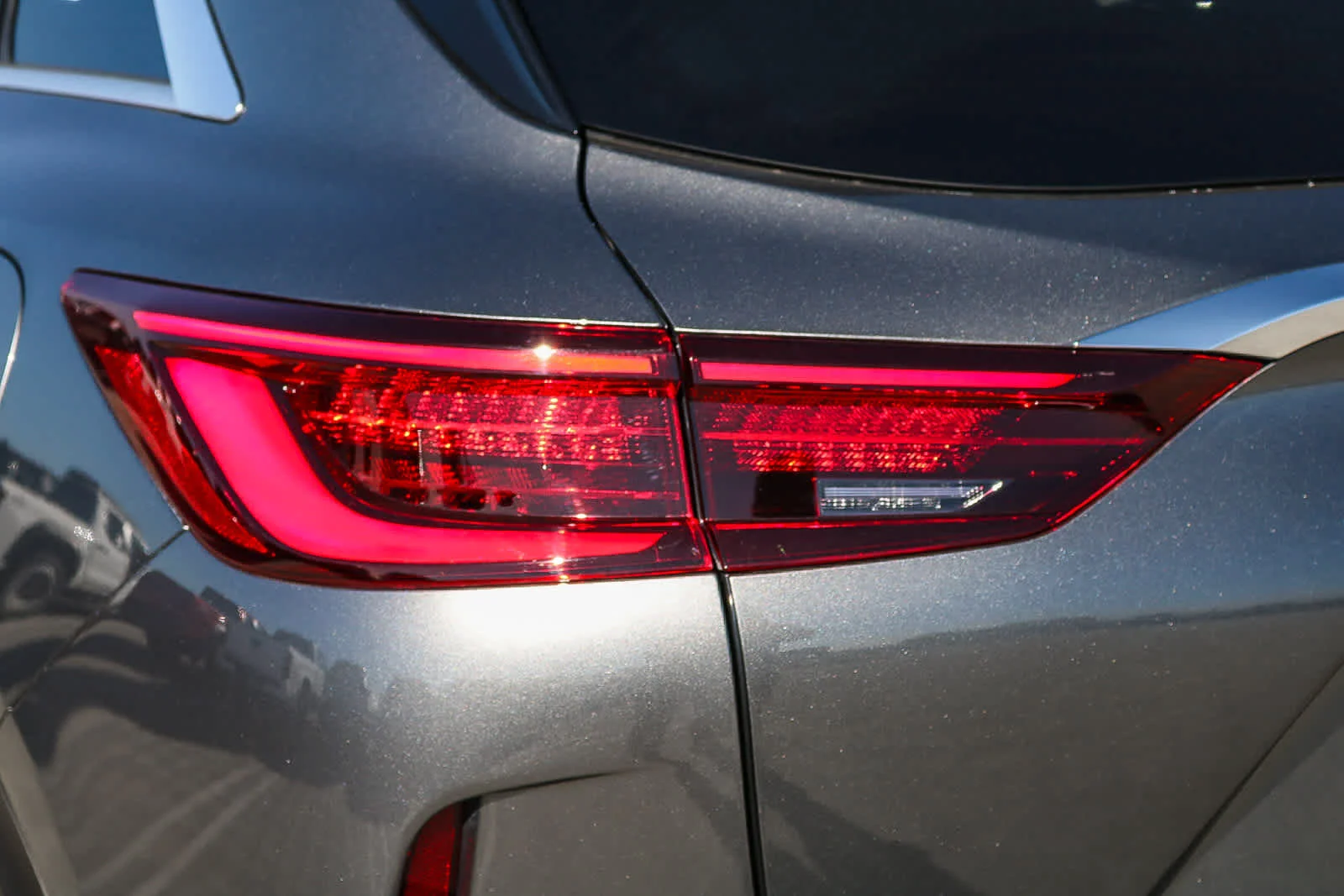 New 2025 GRAPHITE SHADOW INFINITI LUXE AWD image 9