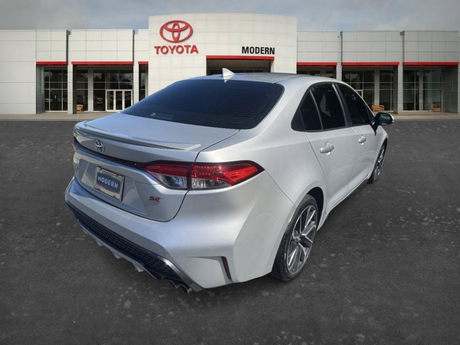 Used 2022 Classic Silver Metallic Toyota SE image 5