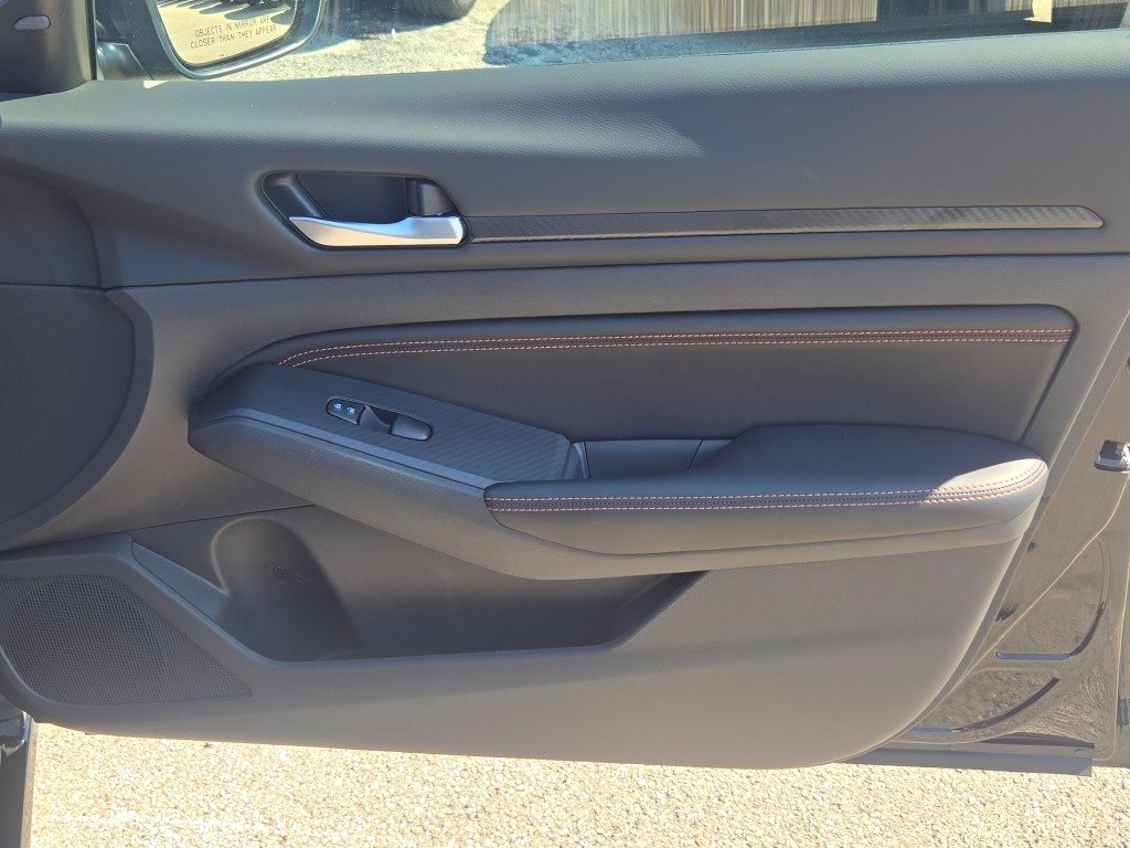 Used 2022 Black Nissan 2.5 SR image 7