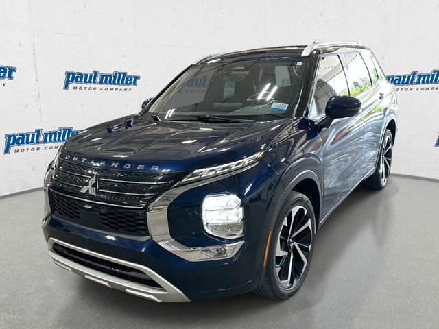 2022 Mitsubishi Outlander SEL S-AWC's photo