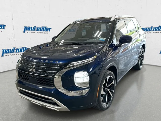 2022 Mitsubishi Outlander SEL S-AWC's photo