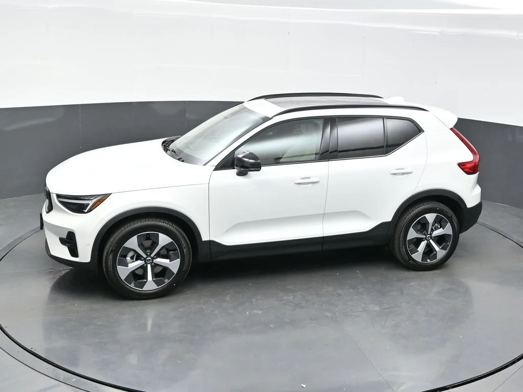 New 2026 Crystal White Volvo Plus image 32