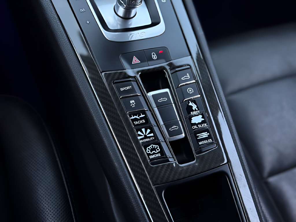 Used 2017  Porsche Base image 12