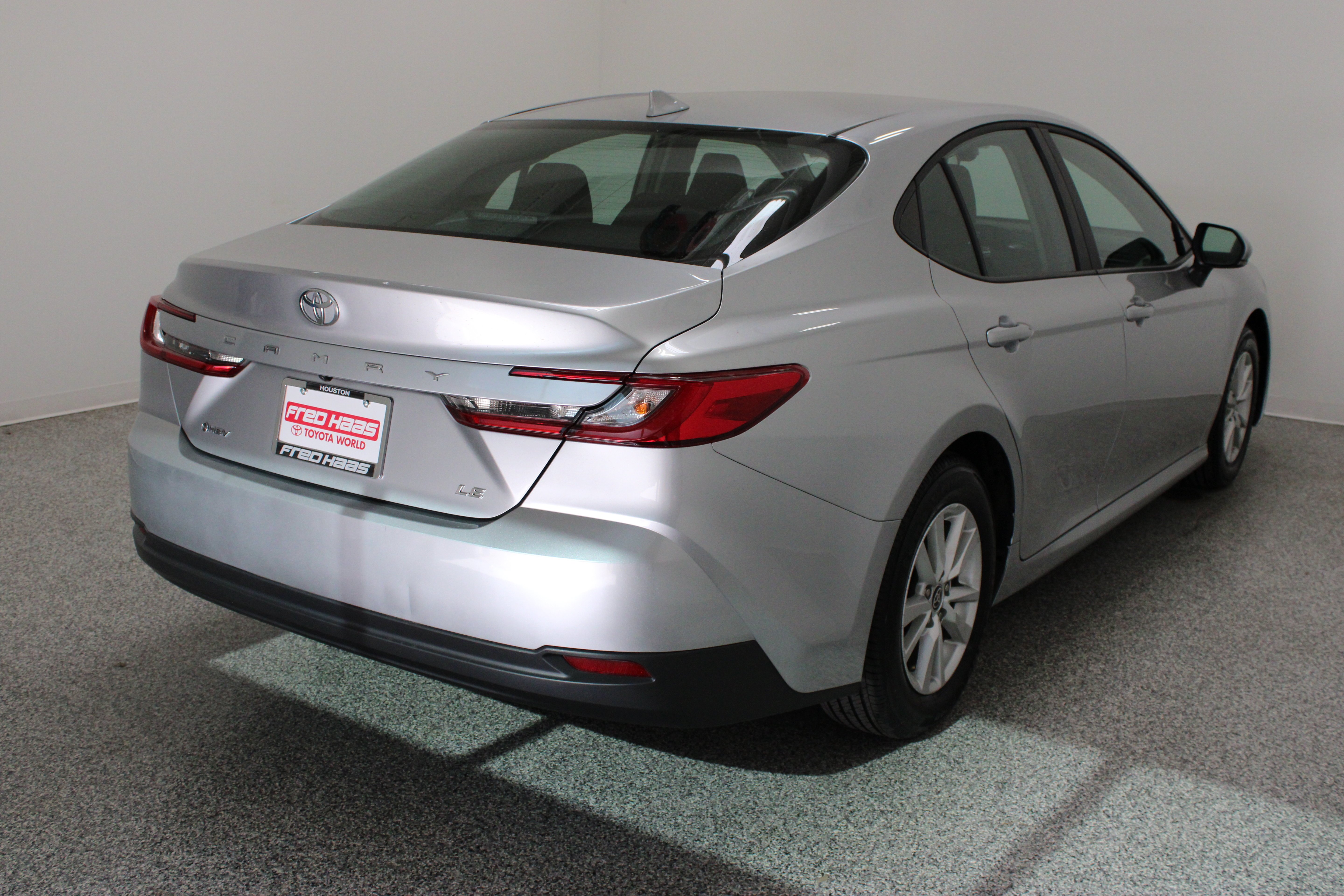 Used 2025 Silver Toyota LE 2.5L/Electric image 7