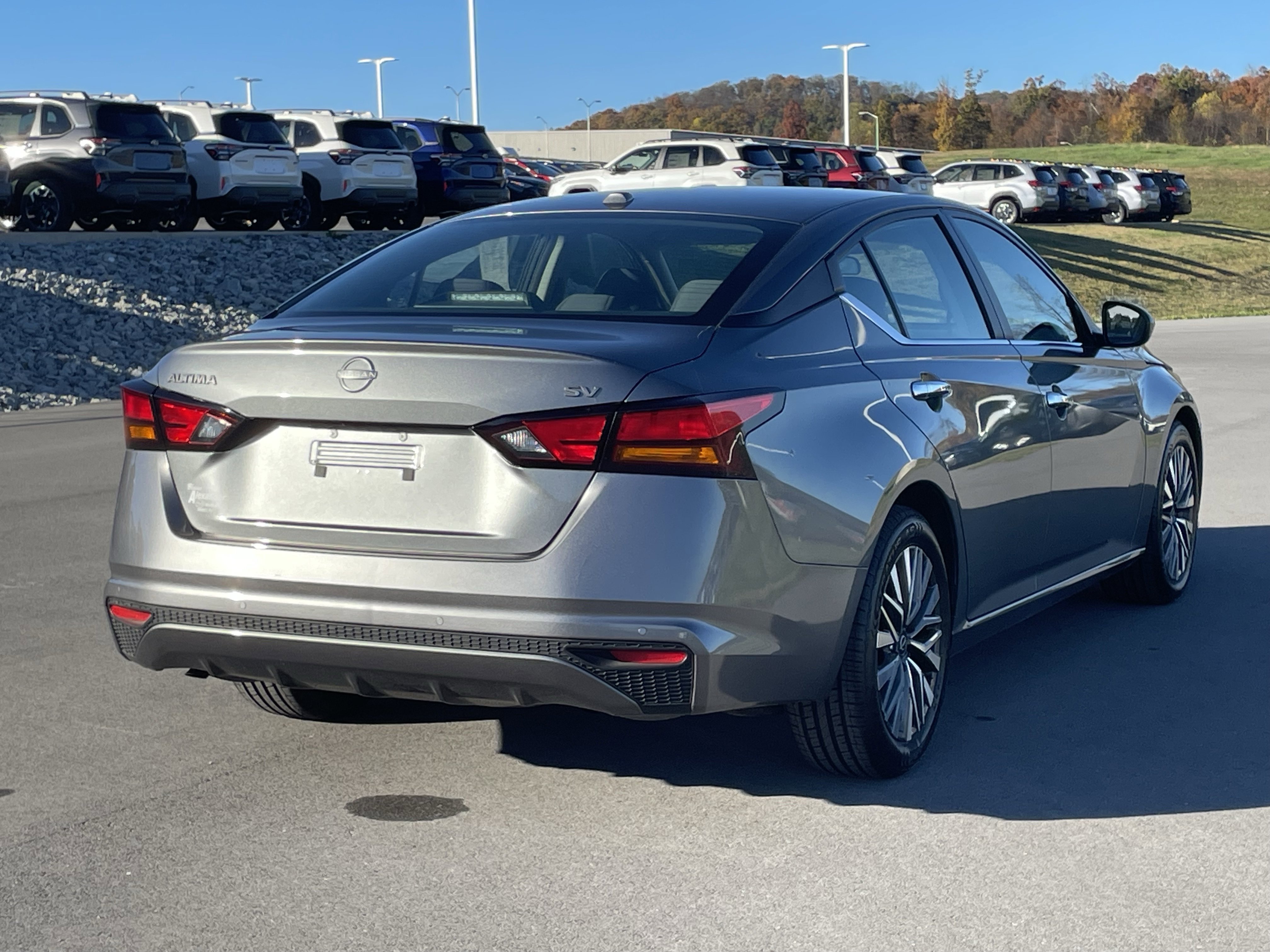 2023 Nissan Altima 2.5 SV photo 2